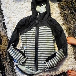 Lululemon Get up and glow running jacket